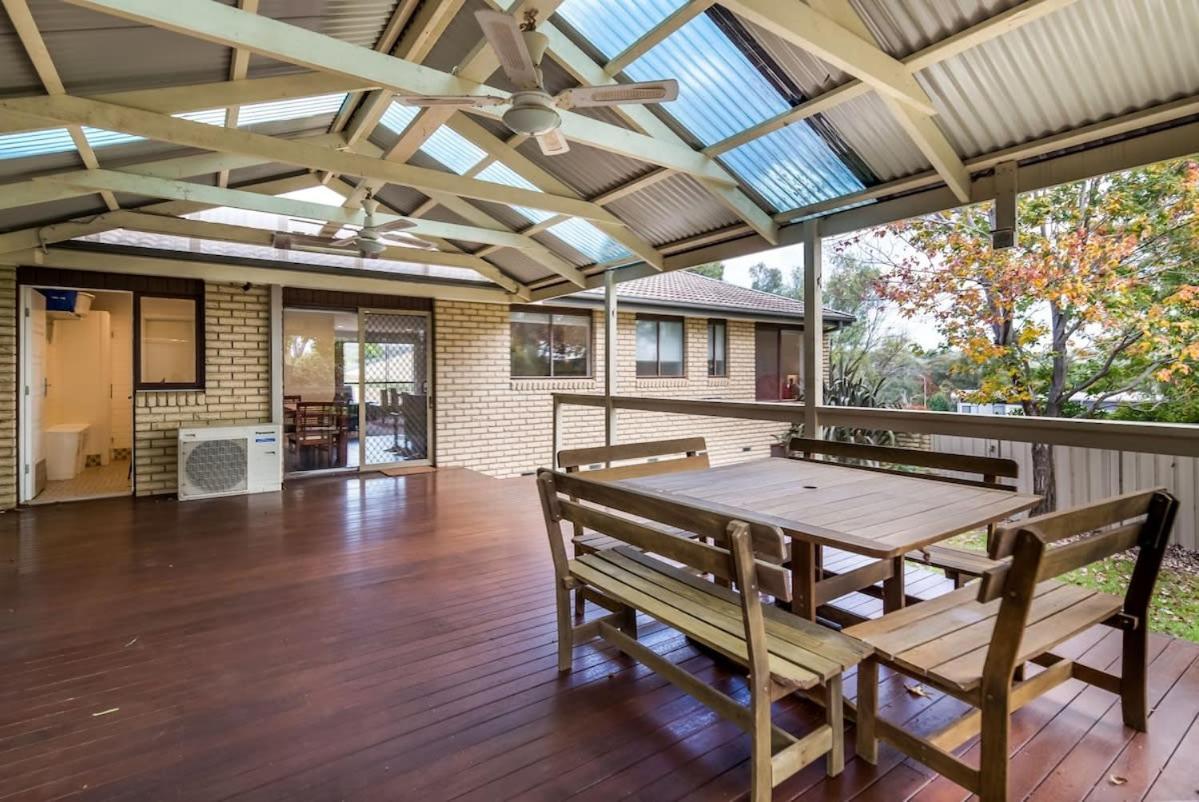 Spacious And Restful Holiday Home With Backyard Weetangerra ภายนอก รูปภาพ