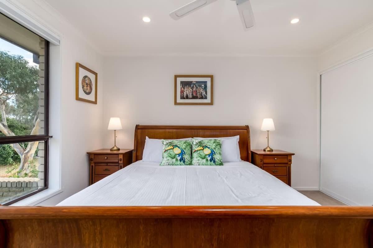 Spacious And Restful Holiday Home With Backyard Weetangerra ภายนอก รูปภาพ